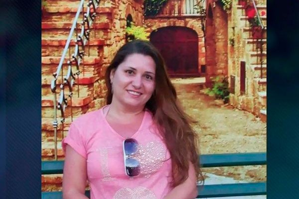 Jovem que teria matado a mãe com injeção de ar está presa em Petrópolis