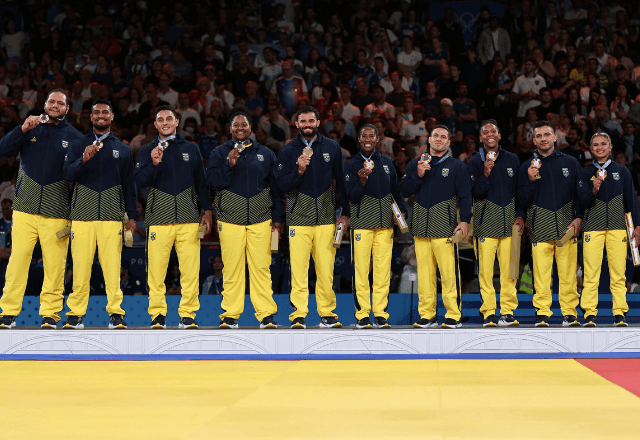 Brasil conquista medalha de bronze por equipes no judô com protagonismo feminino