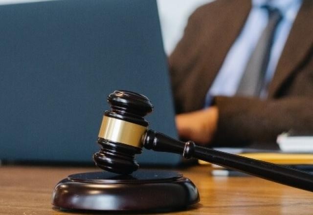 Imagem da noticia Juiz usa inteligência artificial e profere sentença com falso embasamento 