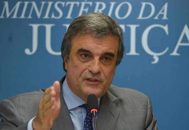 Imagem da noticia Com covid, ex-ministro da Justiça pede para adiar caso Legião Urbana