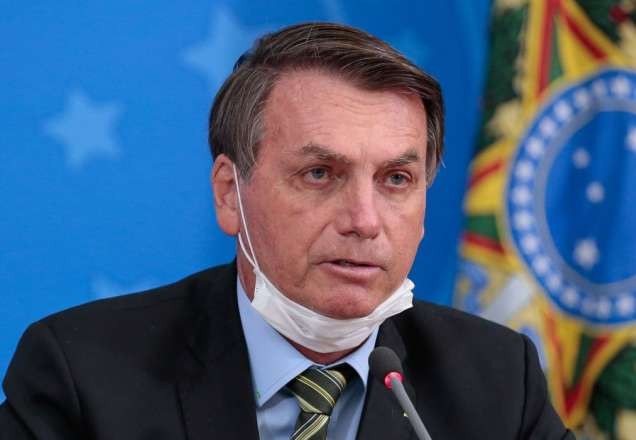 Justiça obriga Bolsonaro a usar máscara em espaços públicos