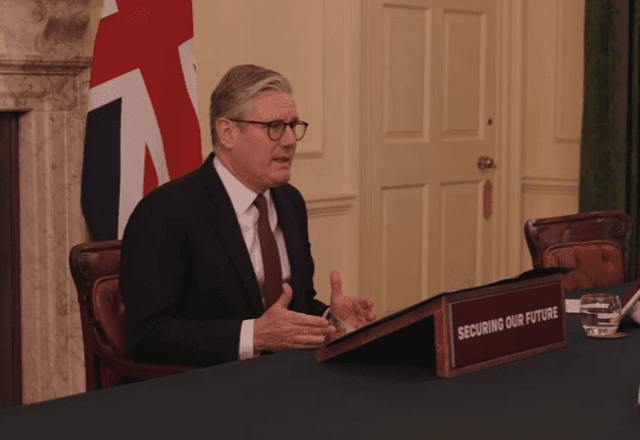 Imagem da noticia Premiê britânico defende aumento da pressão sobre Putin para cessar-fogo na Ucrânia