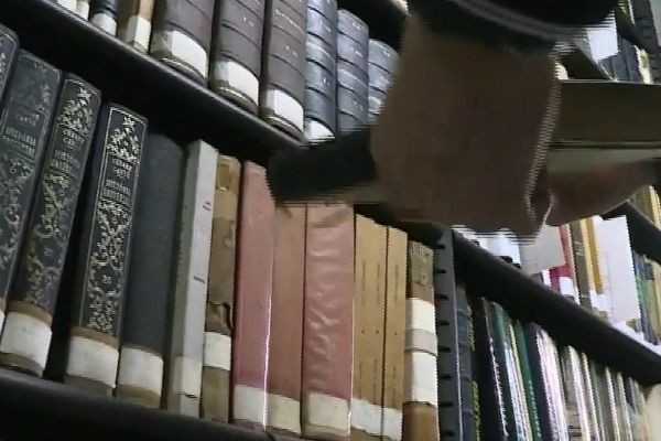 Ladrão de livros raros pede doação para presídio