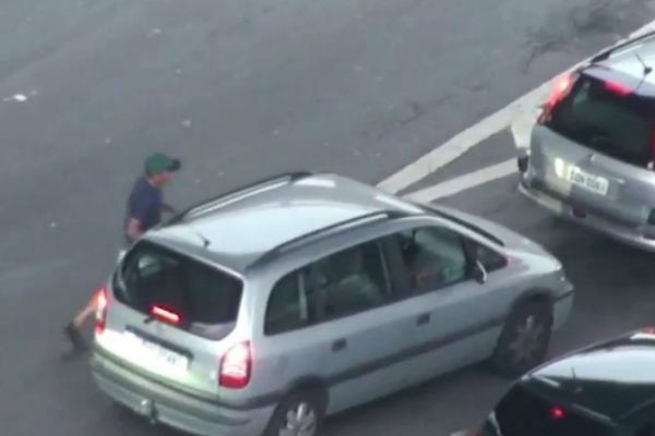 Imagem da noticia Ladrão flagrado pelo Primeiro Impacto age há anos na região, dizem moradores