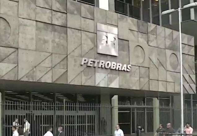 Imagem da noticia Lava Jato: PF mira fundador do banco BTG e ex-presidente da Petrobras