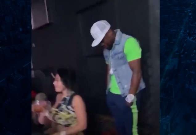 Imagem da noticia Lenda do boxe quebra quarentena para ir em festa