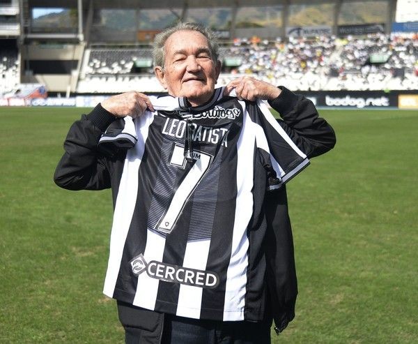 Imagem da noticia Léo Batista recebe homenagens de clubes brasileiros 