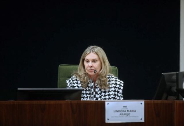 Imagem da noticia PGR abre apuração preliminar contra Bolsonaro por reunião com embaixadores