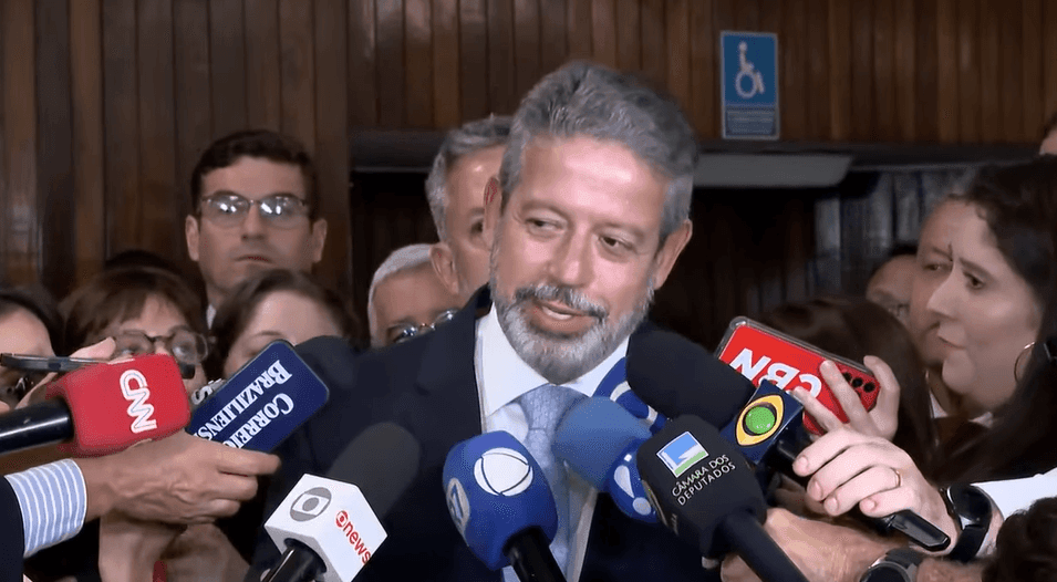Imagem da noticia Lira diz que votação do corte de gastos está atrasada porque governo não tem voto: “Assunto é polêmico”