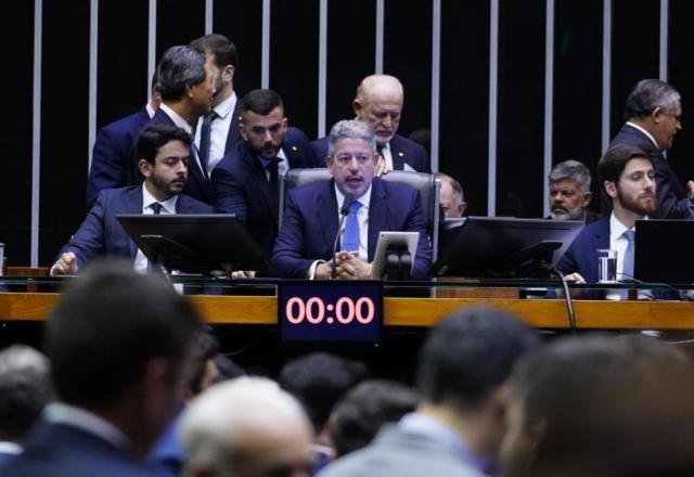 Imagem da noticia Sem mudanças, deputados aprovam novas regras fiscais na Câmara