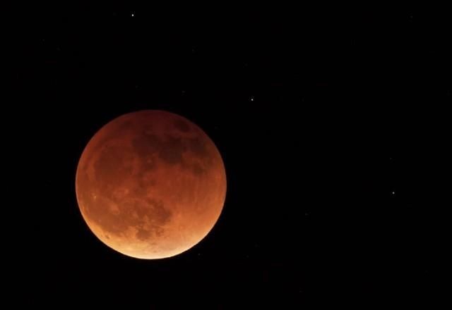 Imagem da noticia Eclipse lunar total desta 3ª feira (8.nov) terá Lua de sangue