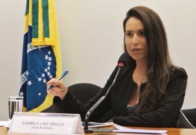 Imagem da noticia CNJ afasta juíza que fez publicações contra o STF nas redes sociais