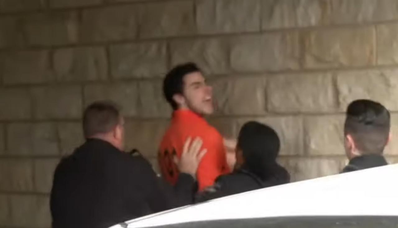 Imagem da noticia Morte de CEO nos EUA: Digitais encontradas em local do crime eram compatíveis com jovem preso