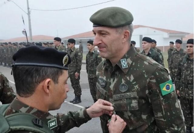 Coaf bloqueia conta do sargento Luís dos Reis, auxiliar de Jair Bolsonaro