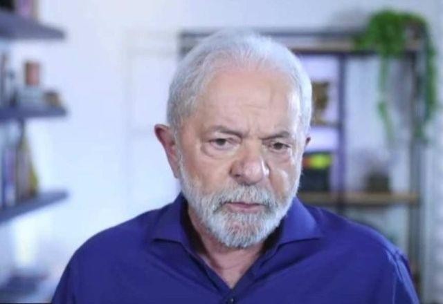 Lula diz que apelo de Bolsonaro por inserções é "choro" e "desespero"