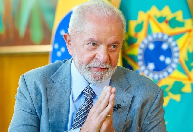 Imagem da noticia Lula assina revogação parcial de MP e mantém desoneração da folha a 17 setores