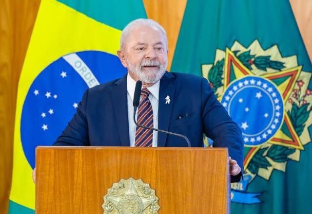 Imagem da noticia Lula assinará MP para salário mínimo de R$ 1.320 até 1º de maio, diz ministro
