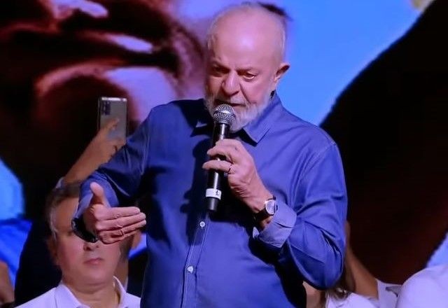 Imagem da noticia Lula diz que não tem que "prestar contas" a "ricaço" ou "banqueiro", mas ao povo "pobre" e "trabalhador"