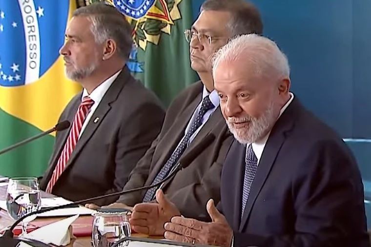 Imagem da noticia Lula diz que Dino fez trabalho "extraordinário" em um "ano muito difícil" na Justiça