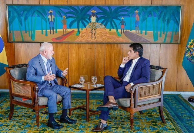 Imagem da noticia Para Lula, Brasil está polarizado entre ele e Bolsonaro, não entre partidos