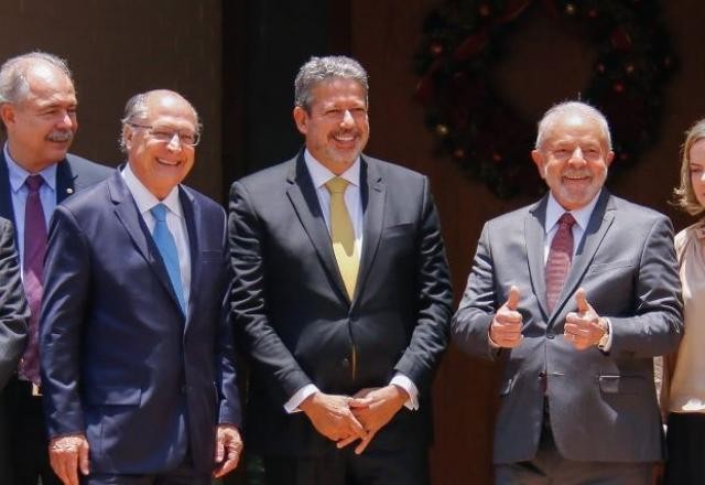 Lula recebe Lira, a dois dias de votação da PEC da Transição