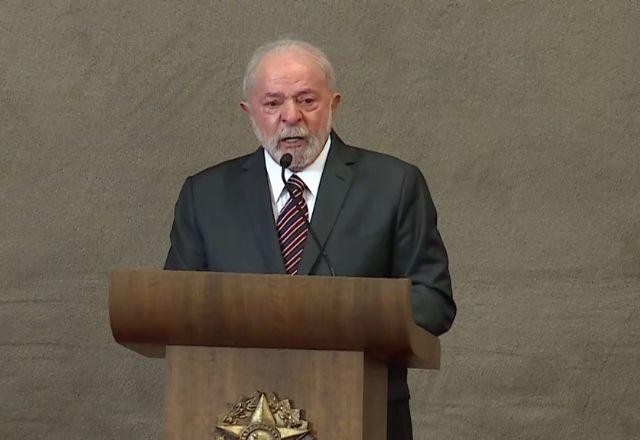 Imagem da noticia Lula chora em discurso emocionado, em diplomação no TSE
