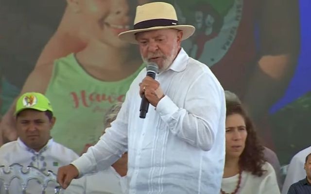Imagem da noticia Lula chama Bolsonaro de covarde e diz que ele "meteu o rabo entre as pernas e fugiu" após tentativa de golpe