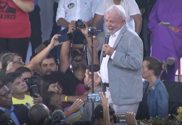 Imagem da noticia Lula desmente boatos sobre fechamento de igrejas e defende liberdade religiosa