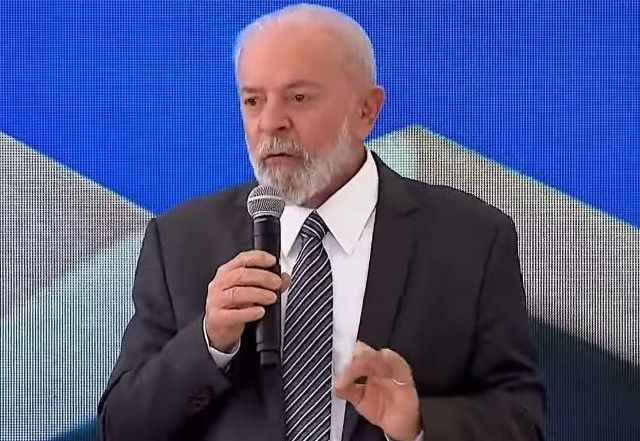 Lula diz que Brasil vai chegar a 100% de crianças alfabetizadas; meta do governo é de 80% em 2030