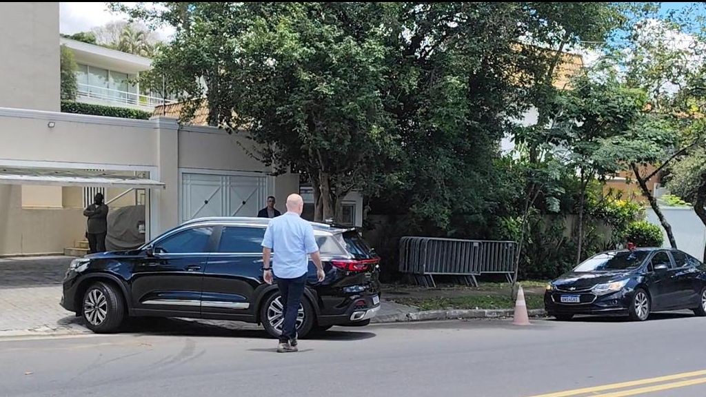 Imagem da noticia Lula volta pra casa em SP e poderá recuperar rotina de trabalho