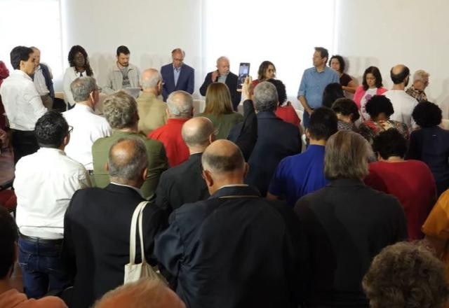 Imagem da noticia AO VIVO: Lula participa de encontro com religiosos