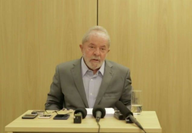 Lula concede a primeira entrevista após ter sido preso há um ano 