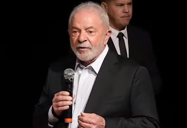 Lula diz que papel dos militares nas eleições teve "resultado humilhante"