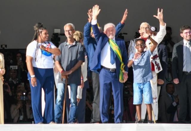 Imagem da noticia "Vou governar para todos os brasileiros", diz Lula após receber faixa