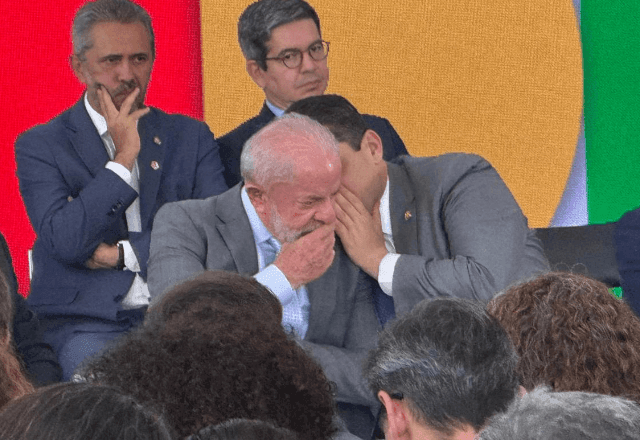 Imagem da noticia VÍDEO: Alcolumbre cochicha com Lula com mão na boca; presidente reage incomodado ao que ouviu