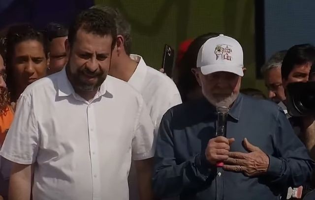 Imagem da noticia Lula pede votos para Boulos em palanque do 1º de Maio em São Paulo