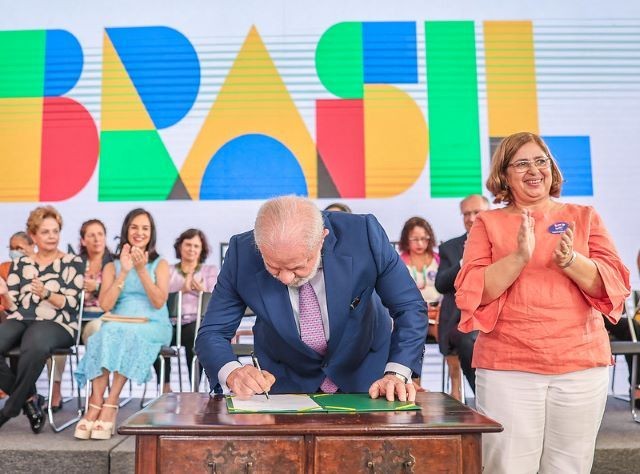 Imagem da noticia Lula não cumpre promessa de isonomia e mulheres perderam espaço no governo