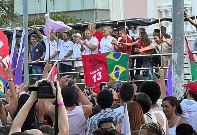Imagem da noticia Lula faz comício ao lado de governador afastado, no centro de Maceió