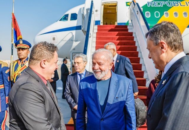 Imagem da noticia Lula chega ao Egito para firmar acordos de cooperação e discutir guerra em Gaza