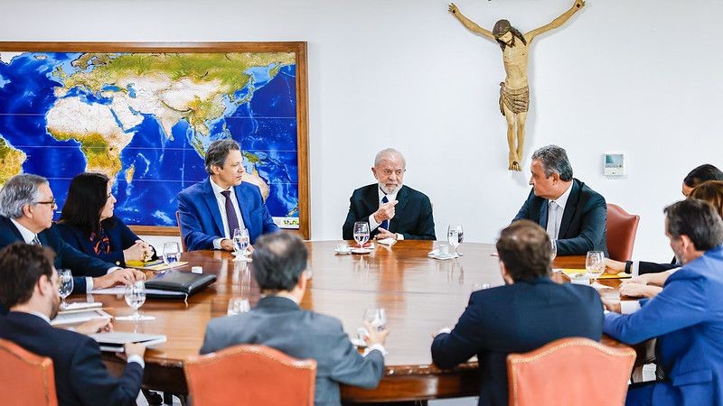 Imagem da noticia Lula dá "bronca" em ministros e pede cuidado em anúncios