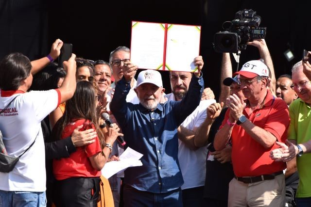 Imagem da noticia Lula sanciona isenção do imposto de renda para quem recebe até dois salários mínimos
