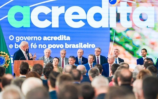 Imagem da noticia Lula cobra agilidade de Alckmin e pede para Haddad falar mais com Congresso “em vez de ler livro”