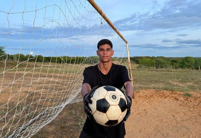 Imagem da noticia Exclusivo: carreira de Luva de Pedreiro será gerenciada por Falcão