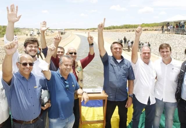 Imagem da noticia Bolsonaro volta a pedir mudanças na Petrobras e ações da estatal despencam