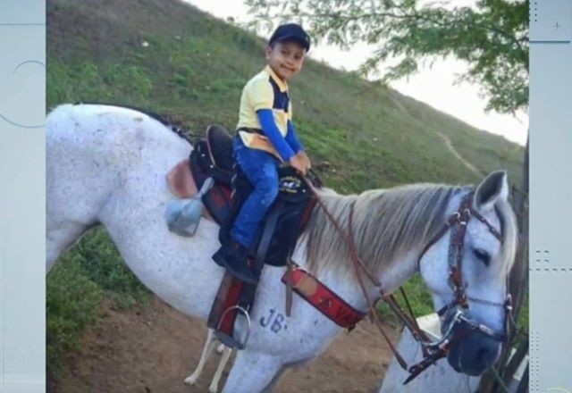 Imagem da noticia Menino de quatro anos morre após ser arrastado por égua