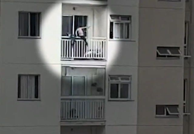Imagem da noticia Criança fica pendurada em varanda do 7º andar de prédio