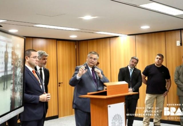 Imagem da noticia Dino diz que apreensão de armas afeta as duas maiores facções do Brasil