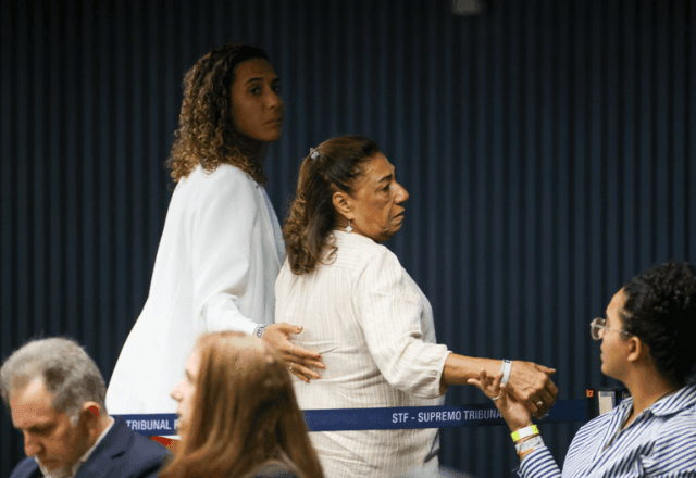 Imagem da noticia Caso Marielle: mãe passa mal durante julgamento, deixa sessão e retorna