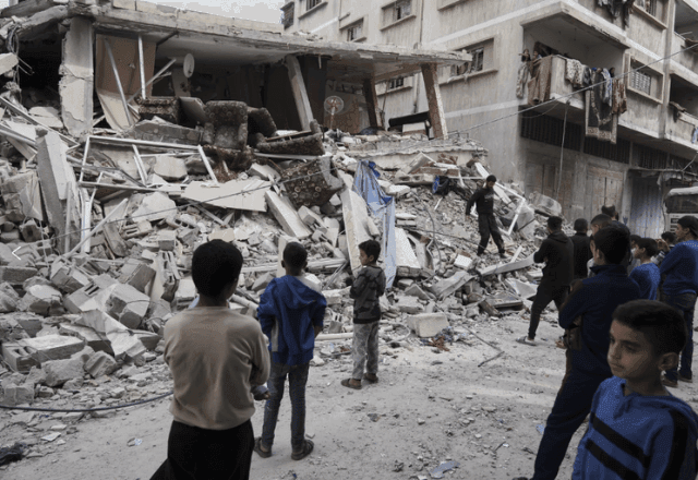 Imagem da noticia Ataque aéreo israelense mata 10 pessoas em Gaza; cinco são crianças