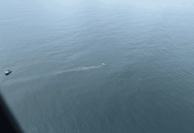 Imagem da noticia Embarcação vira, filho é encontrado e pai está desaparecido no mar em SC